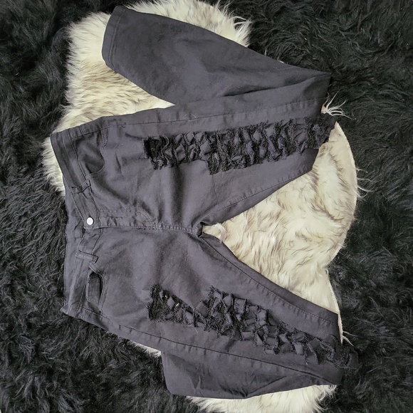 JUNIORS BLACK JEANS WITH TEARS IN BOTH LEGS SIZE XXL - Picture 1 of 6